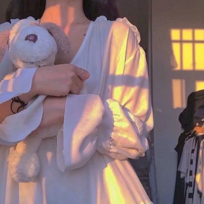 情深只恨相逢晚